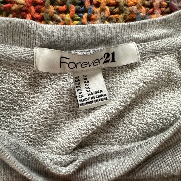 Forever 21 Grey Crew Neck with small pocket - Picture 4 of 5